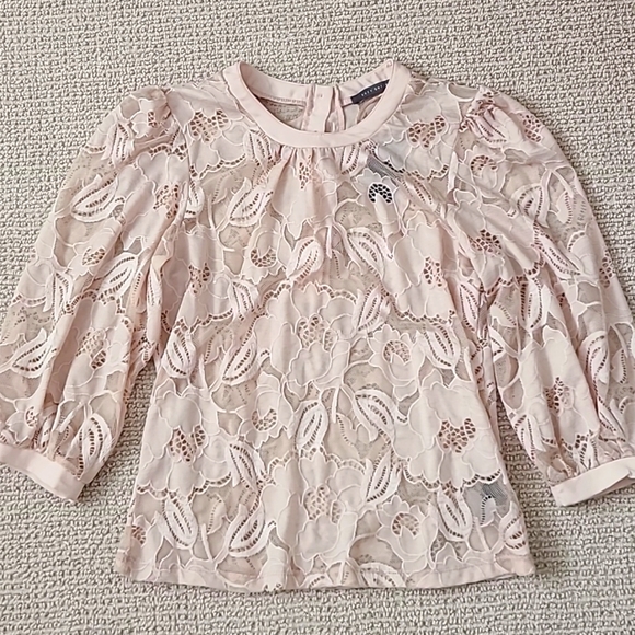 Lace top - Picture 1 of 4